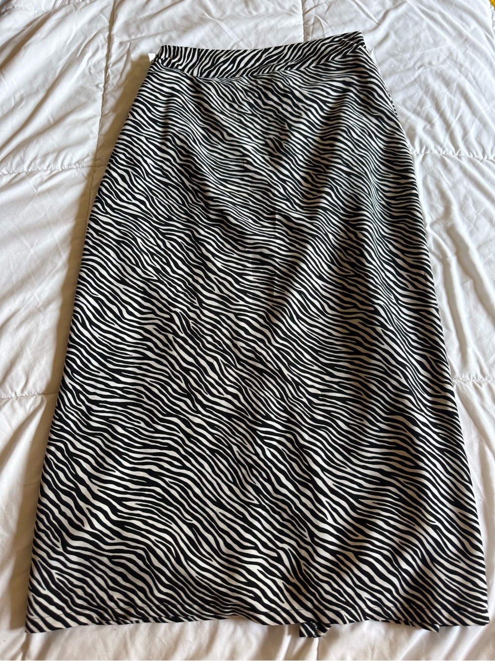 Liz Claiborne Black & White Zebra Print Maxi Skirt